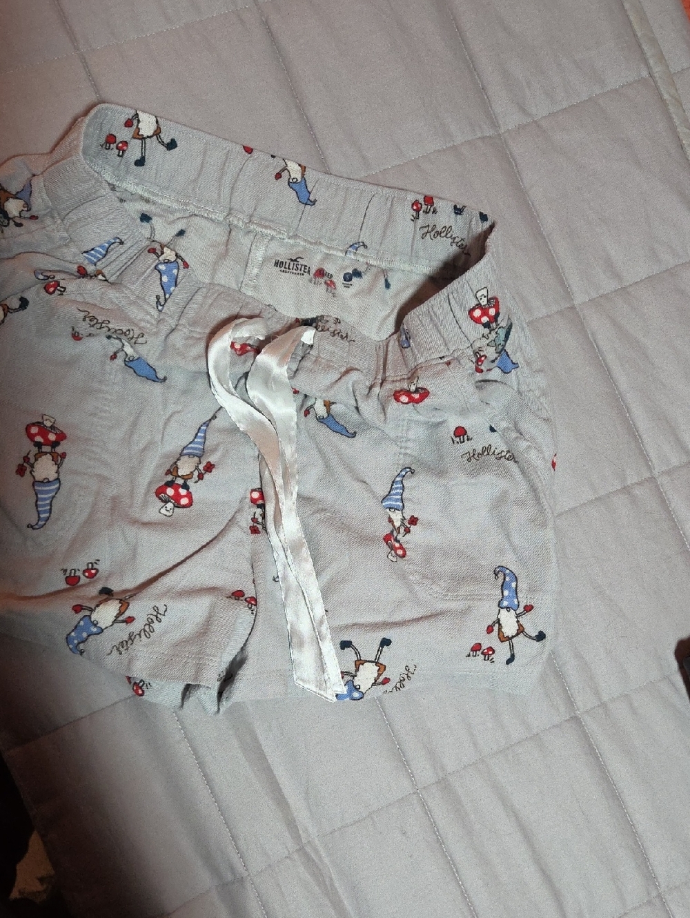 Hollister Light Gray Gnome-Print Lounge Shorts